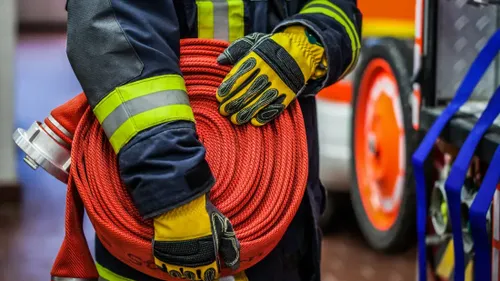 Route coupée ce lundi matin après l'incendie d'un bâtiment agricole