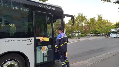 Les forces de l'ordre ont pris le bus