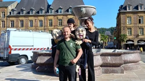 Les marionnettes en visite guidée à Charleville
