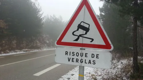 Des routes glissantes ce mardi dans la région