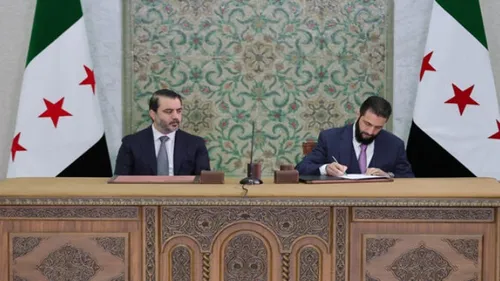 Le président syrien par intérim a signé la déclaration...
