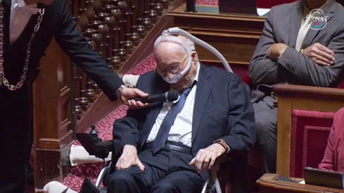 Un sénateur souffrant de la maladie de Charcot plaide pour une...