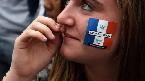 Cannabis : un rapport parlementaire propose de légaliser une fois...