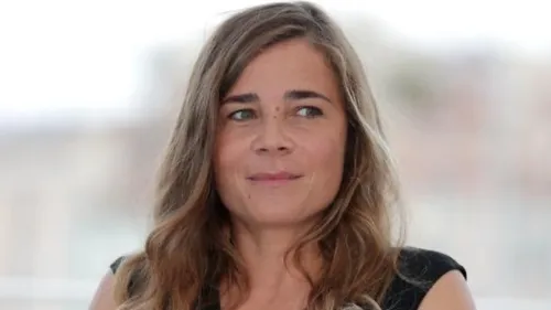 "LOL: Qui rit sort !" : Blanche Gardin dénonce Amazon et refuse...
