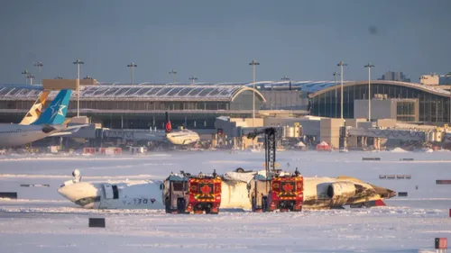 Un avion Delta se retourne lors de l'atterrissage à Toronto 