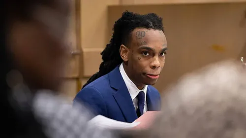 Avancée judiciaire pour YNW Melly : Un juge traite enfin les...