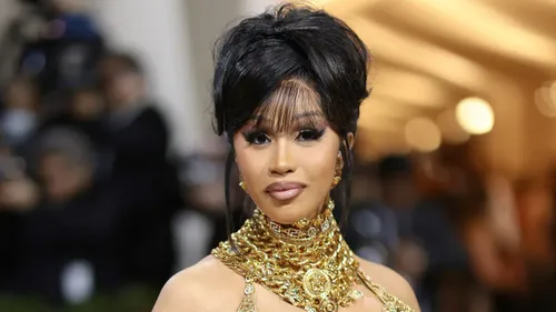 Cardi B confrontée à des accusations infondées de maltraitance...