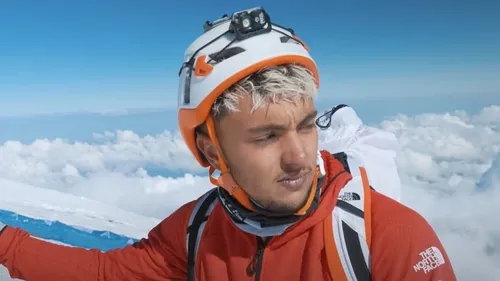 Aucunes nouvelles d'Inoxtag sur l'Everest, les internautes...