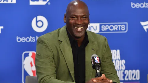 Michael Jordan : un de ses maillots historique vendu pour 1,38...