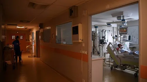 COVID-19: le nombre de patients en réanimation passe sous la barre...