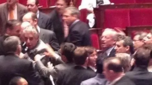 De l'insulte à la bagarre, dérapage à l'assemblée nationale :...