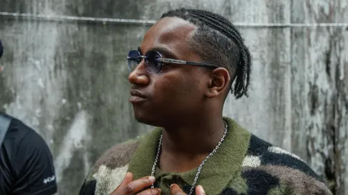 Bouss obtient le précieux disque d'or avec son album " Et si...