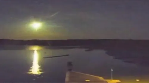 Bretagne : une météorite enflamme le ciel 