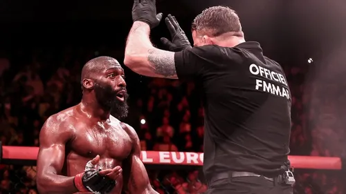 Chael Sonnen prédit un KO pour Cédric Doumbé !
