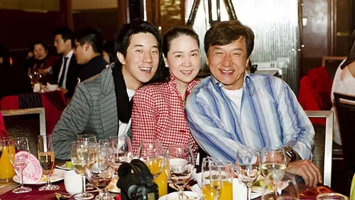 Jackie Chan explique pourquoi il ne veut pas que son fils touche...