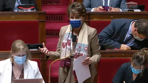 Interdiction des drapeaux, tenues et danses traditionnelles dans...