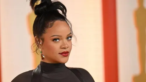Rihanna partage pour la première fois des photos de son fils pour...