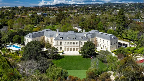 La demeure de Jennifer Lopez et Ben Affleck échappe à une vente de...
