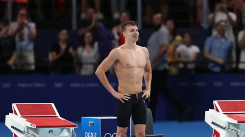 Triplé doré pour Léon Marchand aux JO de Paris 2024 : Une soirée...