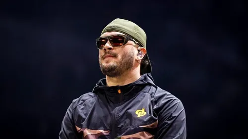 Jul enflamme le Stade de France et établit un nouveau record...