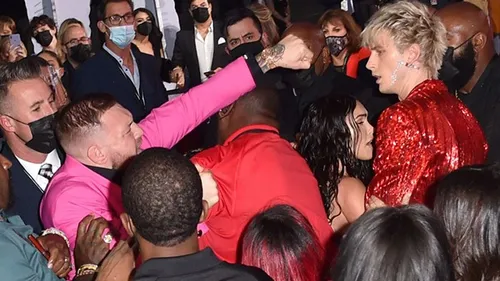 Conor McGregor : s'embrouille avec Machine Gun Kelly aux MTV Video...