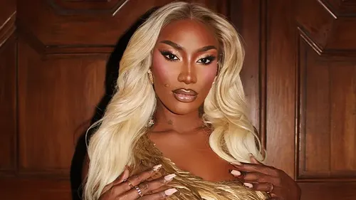 Aya Nakamura défend sa performance aux JO face aux propos de M....