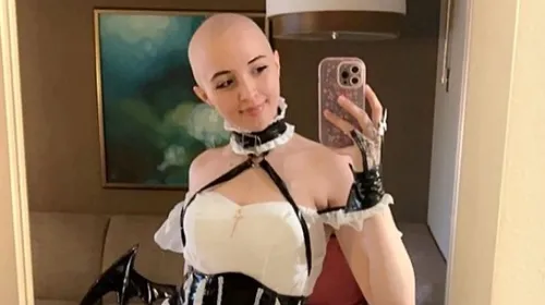 Onlyfans : elle vend ses nudes malgré son cancer 