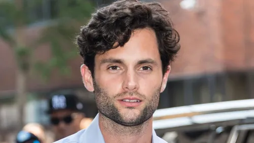 Penn Badgley a failli mourir plusieurs fois, il se confie... 
