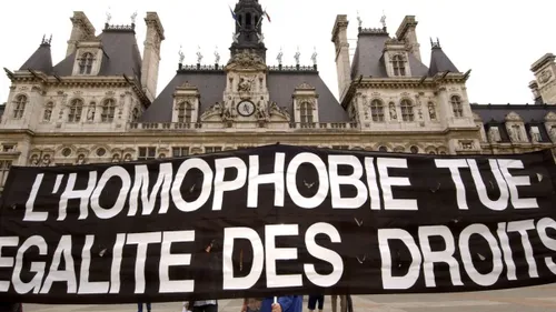 L'appel de la communauté LGBT : "L'homophobie tue, il faut agir"