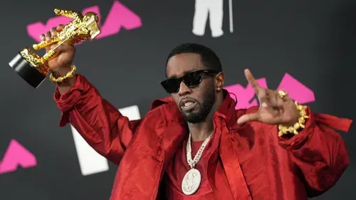 Le rappeur Diddy face à la justice: Débats sur le jury et report du...