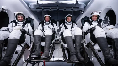 SpaceX dévoile les premières images de la première sortie spatiale...