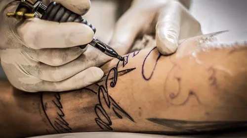 Tatouage d'un an : une petite révolution en marche ?