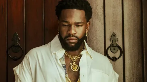 Tayc accusé de blasphème dans son dernier clip, il s’excuse