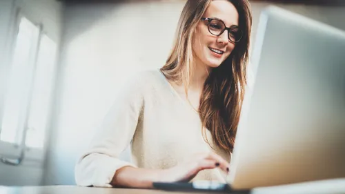 Le gouvernement lance une plateforme pour aider les jeunes à...