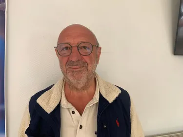Zone du Maupas éclairée en plein jour à Vire Normandie : la ville...