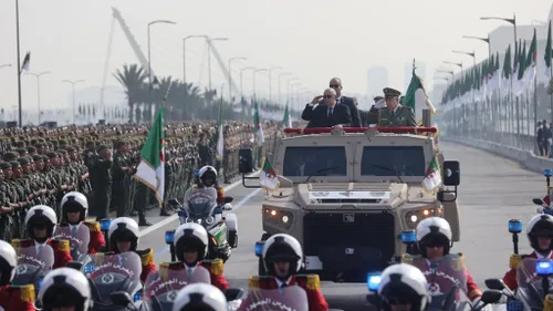 Entre mémoire et démonstration de puissance, l’Algérie célèbre le...