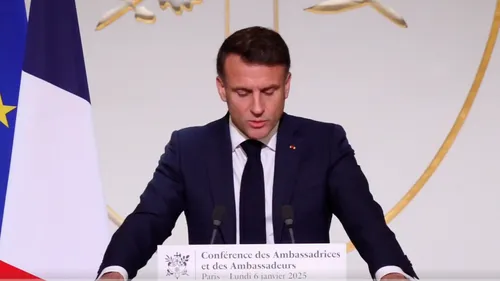 Selon Emmanuel Macron, l’Algérie "se déshonore" en maintenant...