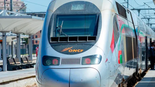 Le Maroc achète 168 nouveaux trains pour moderniser son réseau...