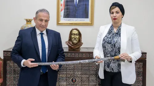 L’Algérie récupère l'épée de l'Émir Abdelkader !