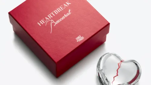 Netflix : Baccarat sort un « cœur brisé » inspiré d’Emily in Paris
