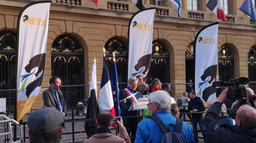 Hommage à Dominique Bernard : 300 personnes réunies ce lundi à Metz