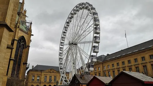 Fête de Noël à Metz : la grande roue prend ses quartiers à côté de...
