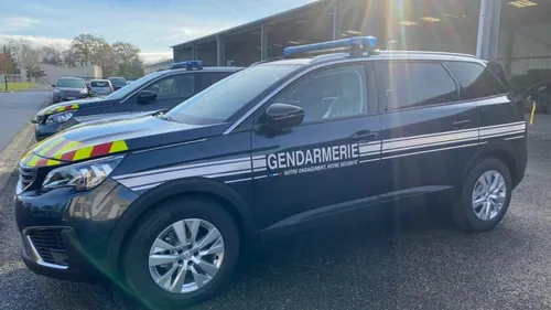 Une voiture de gendarmerie incendiée à Saint-Jory, au nord de Toulouse