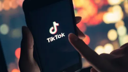 Addiction aux écrans : TikTok va arrêter son programme de...