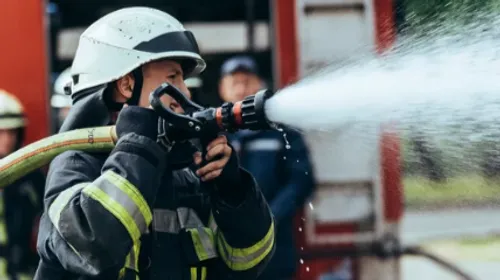 Incendie dans les combles et la toiture d'une maison : les...
