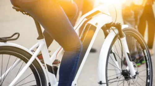 Transports : les "fat bikes", ces vélos électriques qui font débat