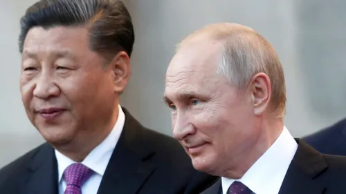 Vladimir Poutine, en visite à Pékin, renforce ses liens avec le...