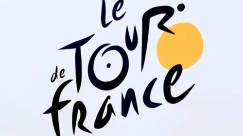 Le peloton du Tour de France s'attaque courageusement aux cols...