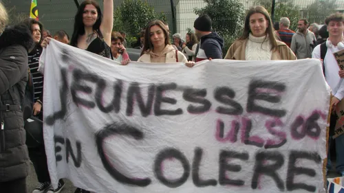 23/03/23 : Réforme des retraites  : Emmanuel Macron est sans regrets