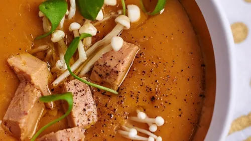 Velouté de butternut et dés de foie gras